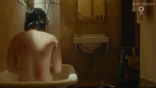 Анна Фишер (Anna Fischer) голая в фильме "Отъезд" (Aufbruch, 2016, Гермина Хунтгебурт)