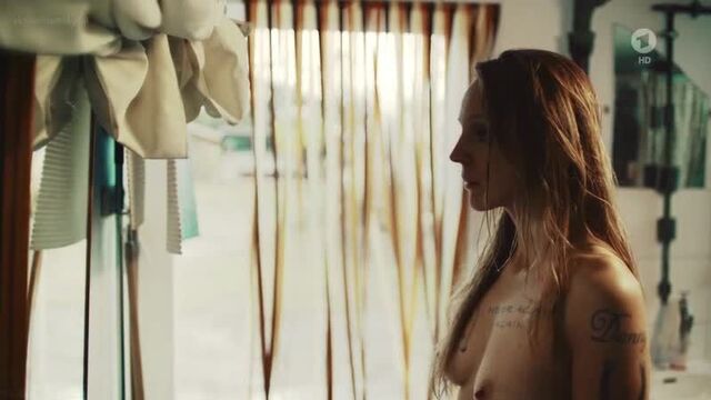 Petra Schmidt-Schaller, Mina Tander Nude - Eine gute Mutter (2017) Watch Online / Петра Шмидт-Шаллер, Мина Тандер - Хорошая мама
