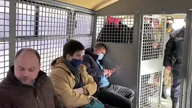 Владимира Кара-Мурзу вывели из нашего автозака с формулировкой он нужен для другого. - Травить на Лубянку повезли