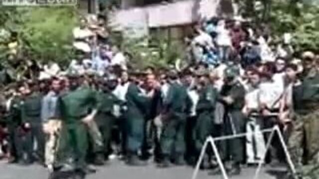 Capital punishment in Iran. Majid va Hossein Kavousifar