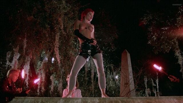 Linnea Quigley Nude - The Return Of The Living Dead (1985) 1080p