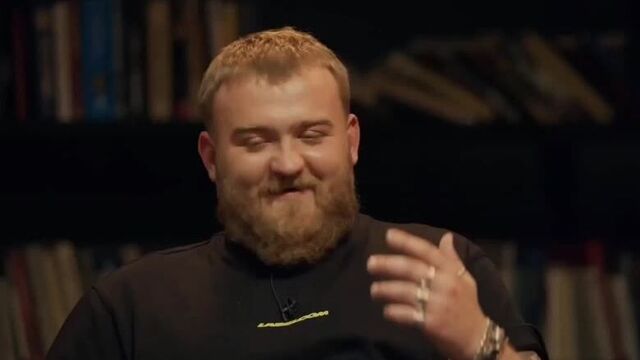 Павел Дедищев рассказывает историю о Кур...о дальше (1080p).mp4