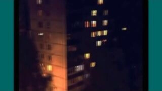 Slender тонкий человек CRAZY! MUTANT MAN CAUGHT CRAWLING DOWN BUILDING IN RUSSIA!