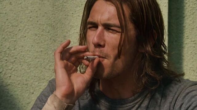 Ананасовый экспресс: Сижу, курю | Pineapple Express (01:03:28 - 01:04:57)