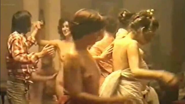 Concha Velasco Nude - Mas Alla del Jardin (1996) Watch Online