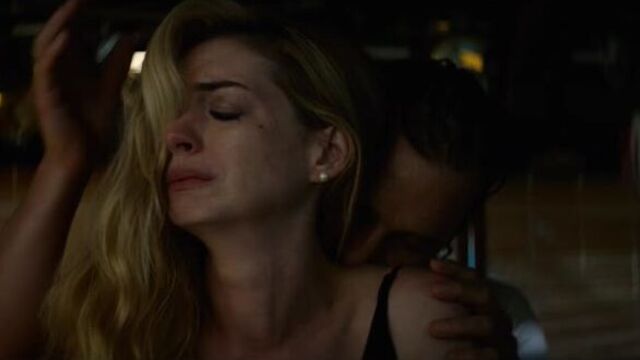 Энн Хэтэуэй (Anne Hathaway sex scenes in "Serenity" 2019)
