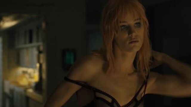 Маккензи Дэвис (Mackenzie Davis) голая в фильме "Бегущий по лезвию 2049" (Blade Runner 2049, 2017) HD 1080p