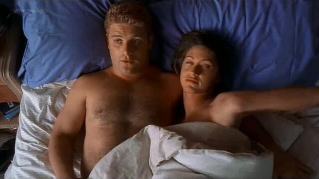 Shannon Elizabeth Nude - Dish Dogs (2000) Watch Online