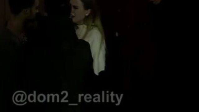 Безус и Милена устроили разборки под окнами Василисы. Дмитренко пришлось выйти в трусах на мороз