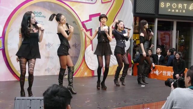 Ансамбль моей мечты - Girls Kingdom 2012 (длинноногие японки в колготках)