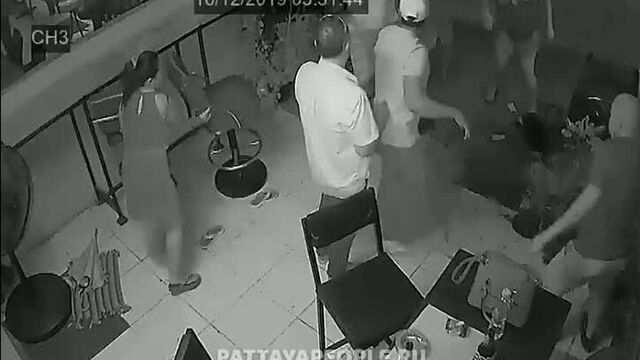Пьяные туристы из России избили сотрудников бара в Паттайя