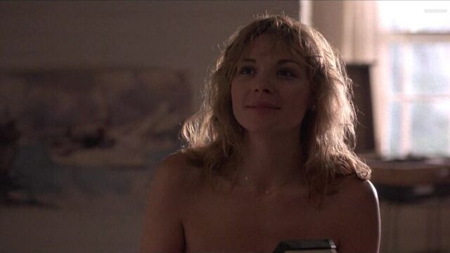 Ким Кэтролл (Kim Cattrall) голая в фильме «Маскарад» (1988)