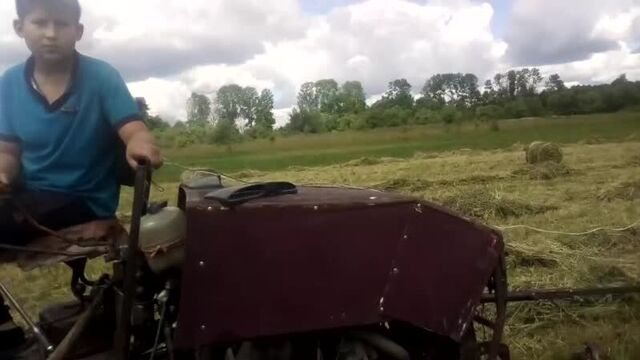 Самодельный пресс-подборщик.