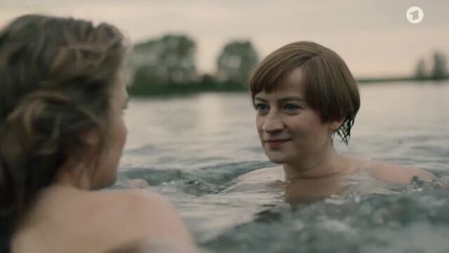 Nina Gummich, Alicia von Rittberg Nude - Lotte am Bauhaus (2019) 720p Watch Online / Нина Гуммих, Алисия фон Риттберг - Баухаус