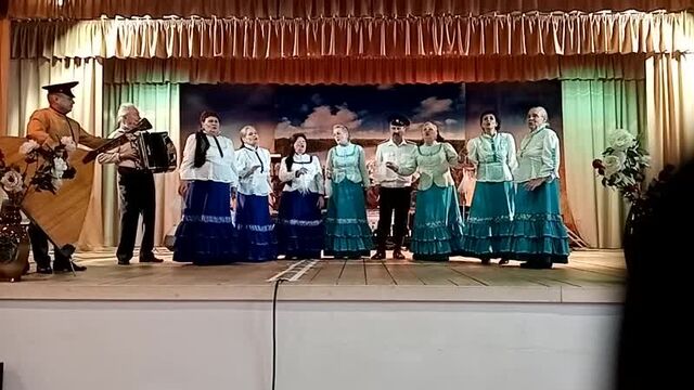 Ансмбль казачьей песни Зоренька г. Шахты Ростовской области Игровая казачья песня А запрягайтя, батько лошадь