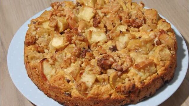 Яблочно-ореховый пирог на сидре от Юлии Высоцкой