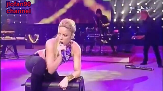 Shakira - Sexy Bouncing Move Compilation