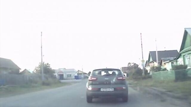 В Удмурти Пьяная баба сделала ребенка инвалидом, впечатав ее в крыльцо магазина.