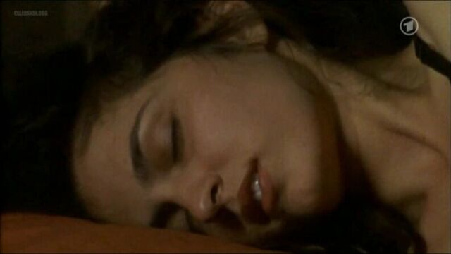 Erika Marozsan Nude - Die Katzenfrau (DE 2002)