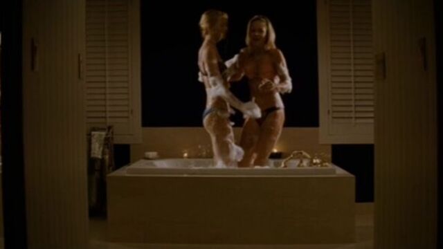 Leighton Meester, Katrina Begin Nude (covered) - Remember the Daze (2007) Watch / Лейтон Мистер, Катрина Бегин - Ошеломление