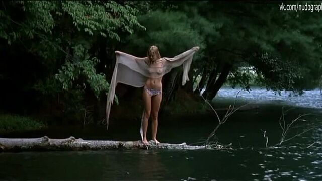 Голая Джейми Кинг (Jaime King) в фильме "Летние забавы" (Happy Campers, 2001, Дэниэл Уотерс)