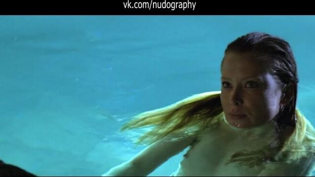 Эмма Бут (Emma Booth) голая в фильме "Отклонение" (Swerve, 2011, Крэйг Лахифф)