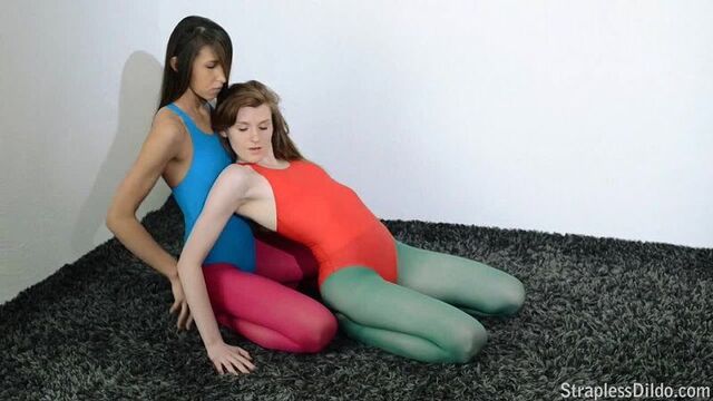 Straplessdildo - Rossy Bush, Jane