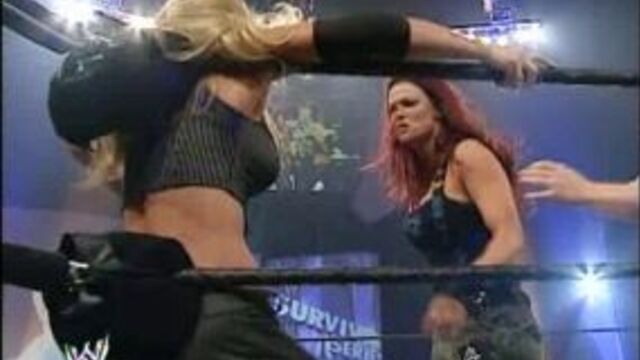 Lita vs Trish Stratus(WWE Survivor Series 14.11.2004)