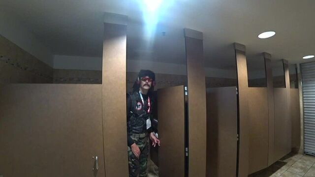 DrDisrespect | Бан-момент из туалета E3