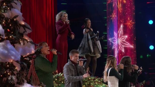 Tori Kelli & Keke Palmer - Christmas (Baby Please Come Home) ( Live @ The Voice )