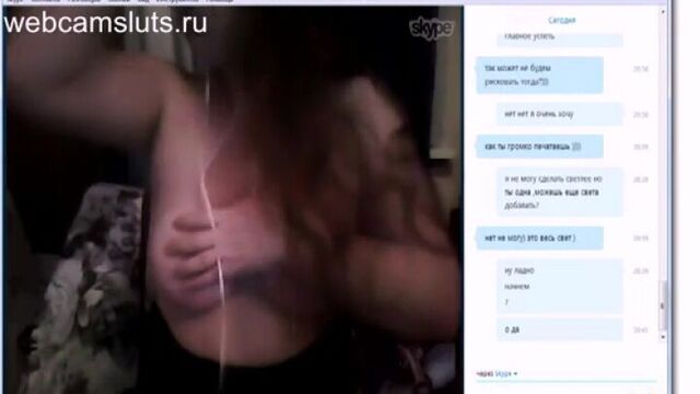 Вирт по скайпу, мнет большую грудь и начинает мастурбировать на вебку